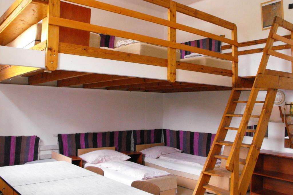 Season Hostel 2 Budapest Room photo